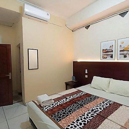 Hotel Bintang Маланг Экстерьер фото