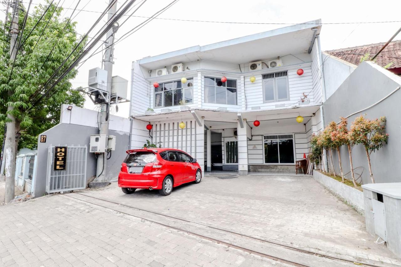 Hotel Bintang Маланг Экстерьер фото