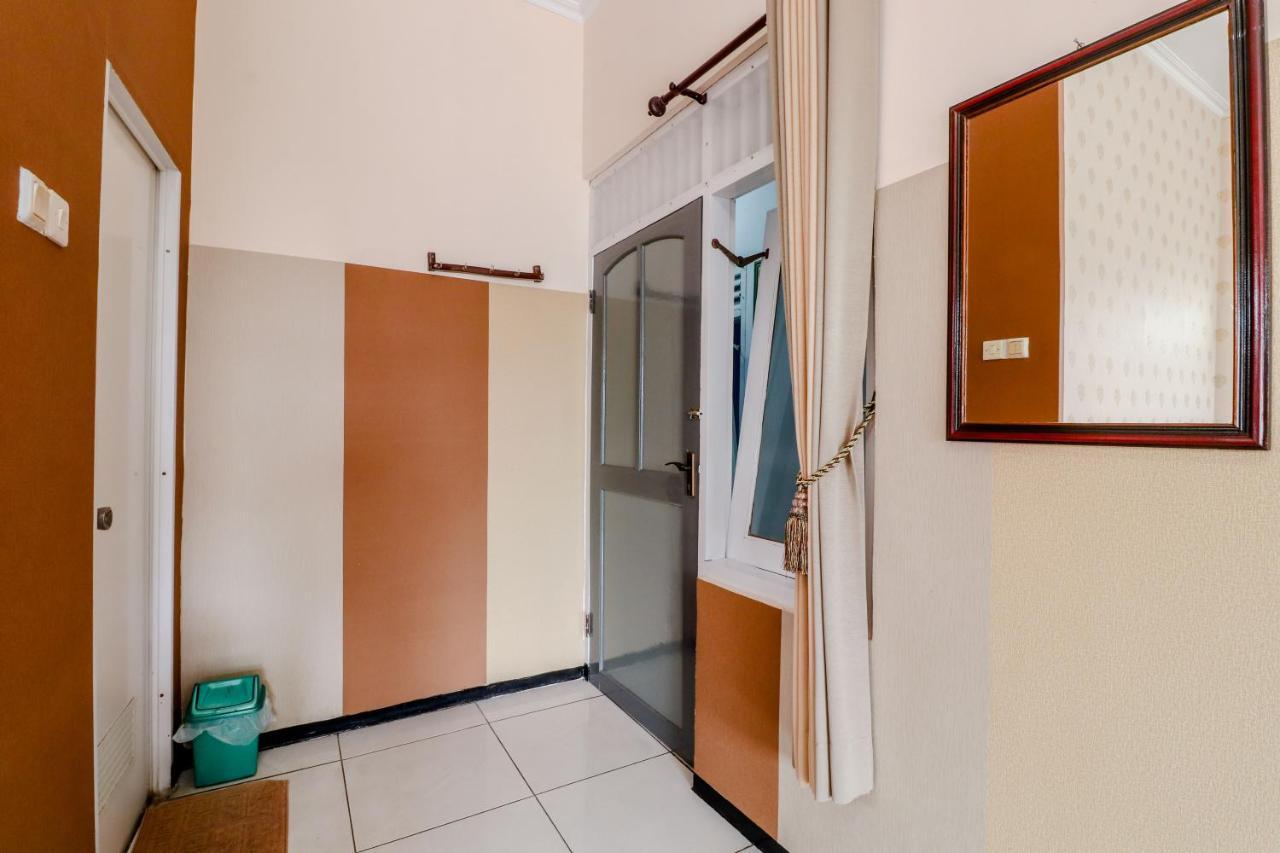 Hotel Bintang Маланг Экстерьер фото