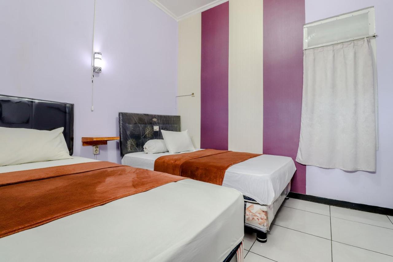 Hotel Bintang Маланг Экстерьер фото