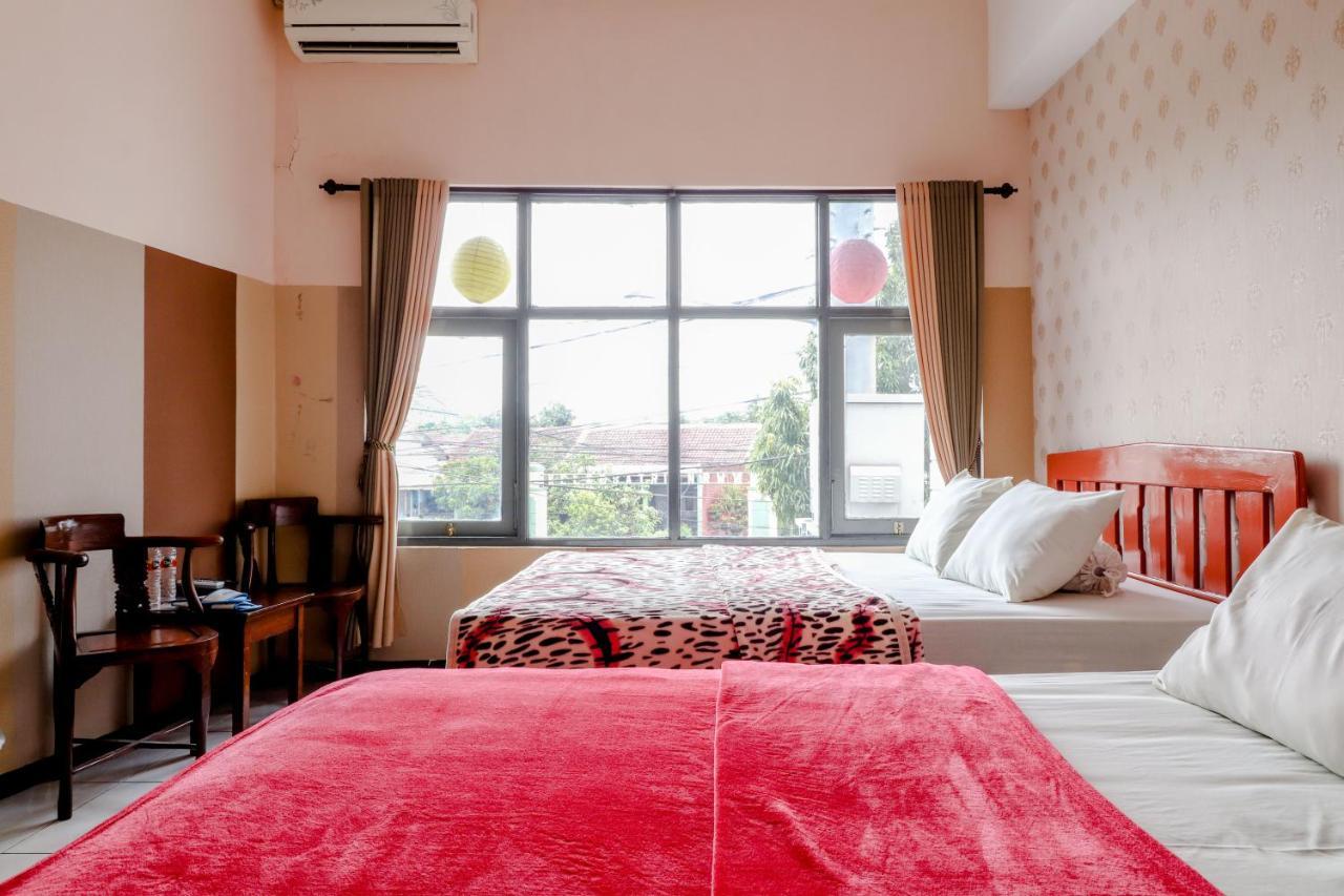 Hotel Bintang Маланг Экстерьер фото