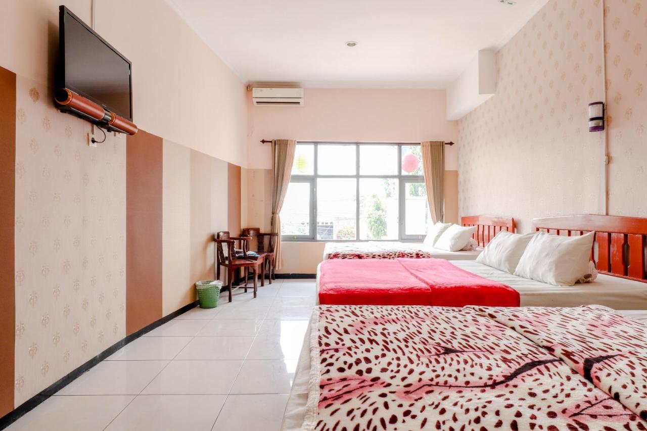Hotel Bintang Маланг Экстерьер фото