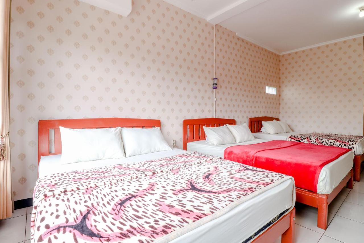 Hotel Bintang Маланг Экстерьер фото