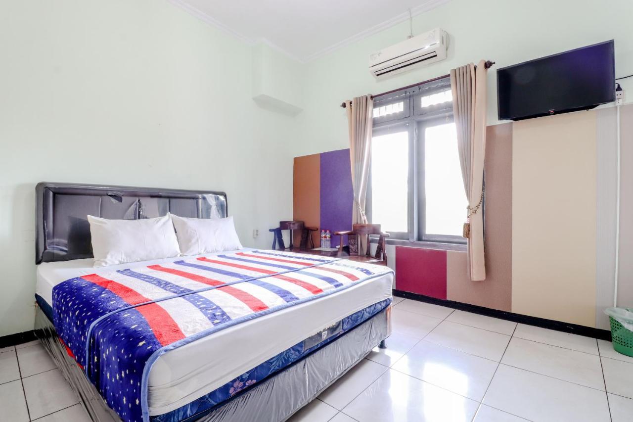 Hotel Bintang Маланг Экстерьер фото