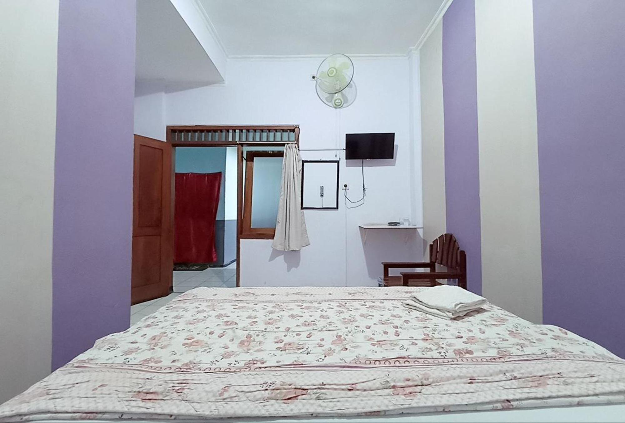 Hotel Bintang Маланг Экстерьер фото
