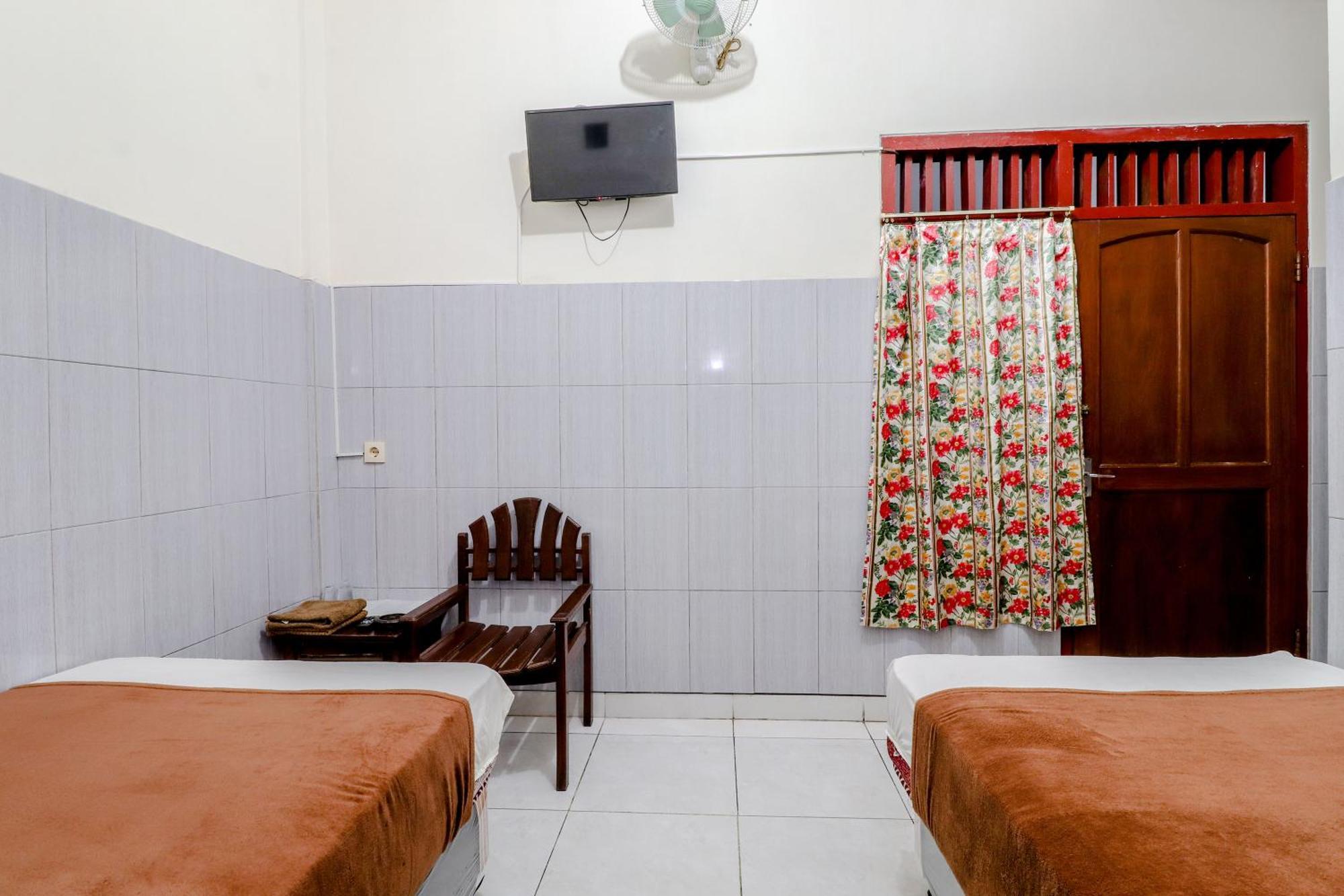 Hotel Bintang Маланг Экстерьер фото