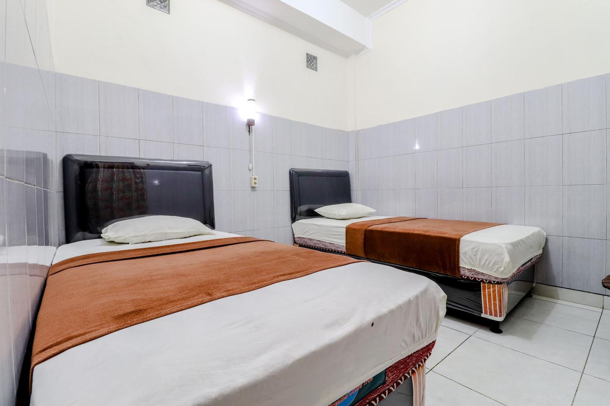 Hotel Bintang Маланг Экстерьер фото